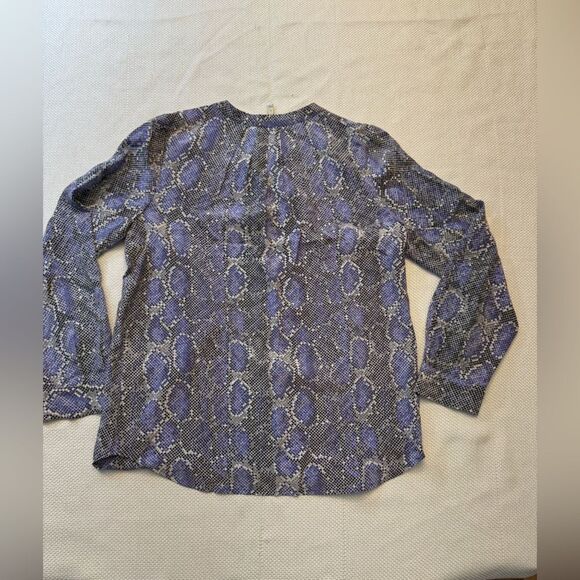 Beautiful lavender snake print silk blouse by joie in size small Business - Picture 9 of 11